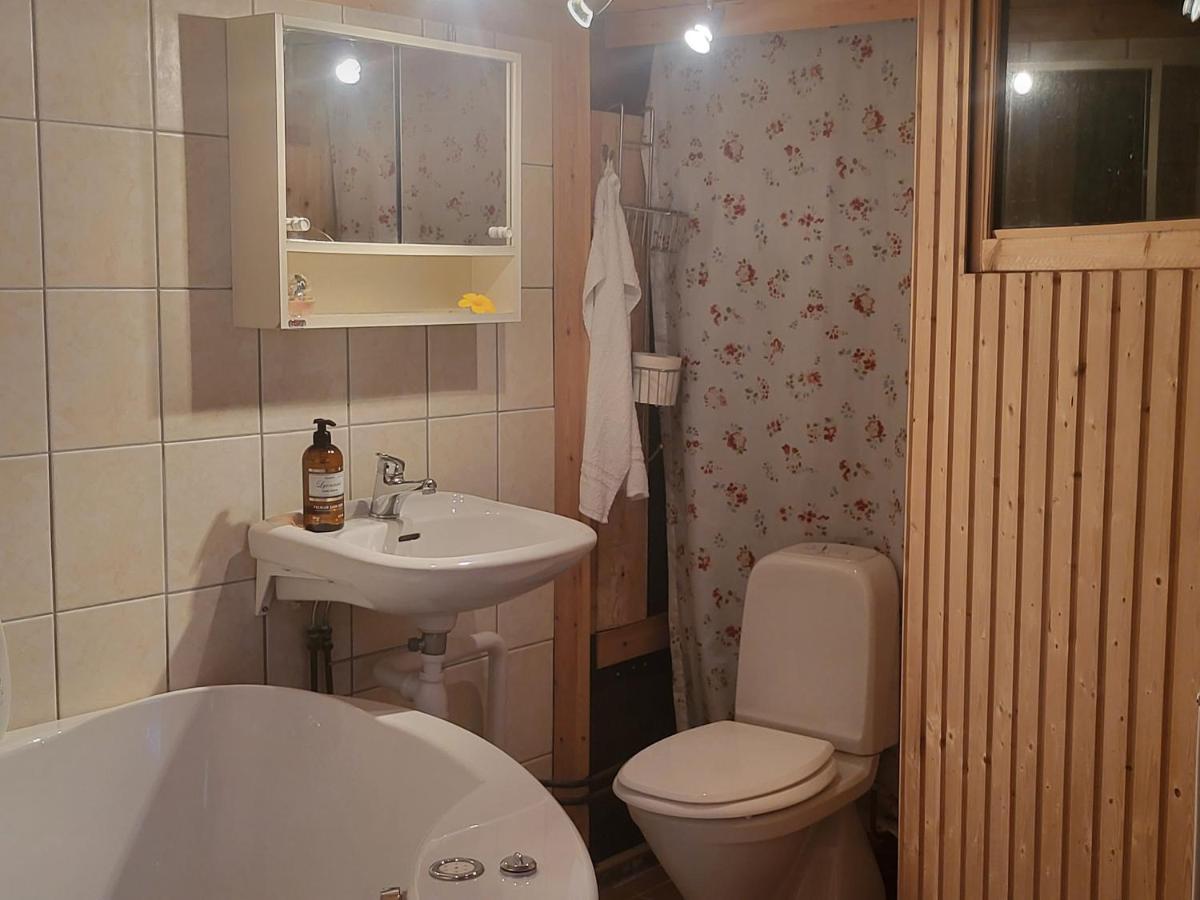 Minihus Med Stor Traedgardstomt Naera Golf Och Hav Βίλα Trosa Εξωτερικό φωτογραφία